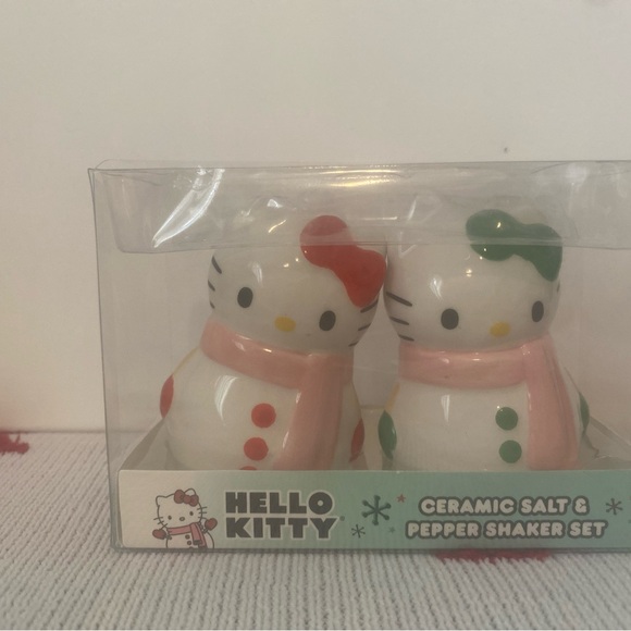 Hello Kitty Christmas Snowman Ceramic Salt & Pepper Holiday Shakers Set - Picture 2 of 2